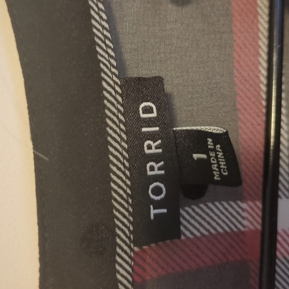 Torrid sheer blouse size 1 - Picture 3 of 4